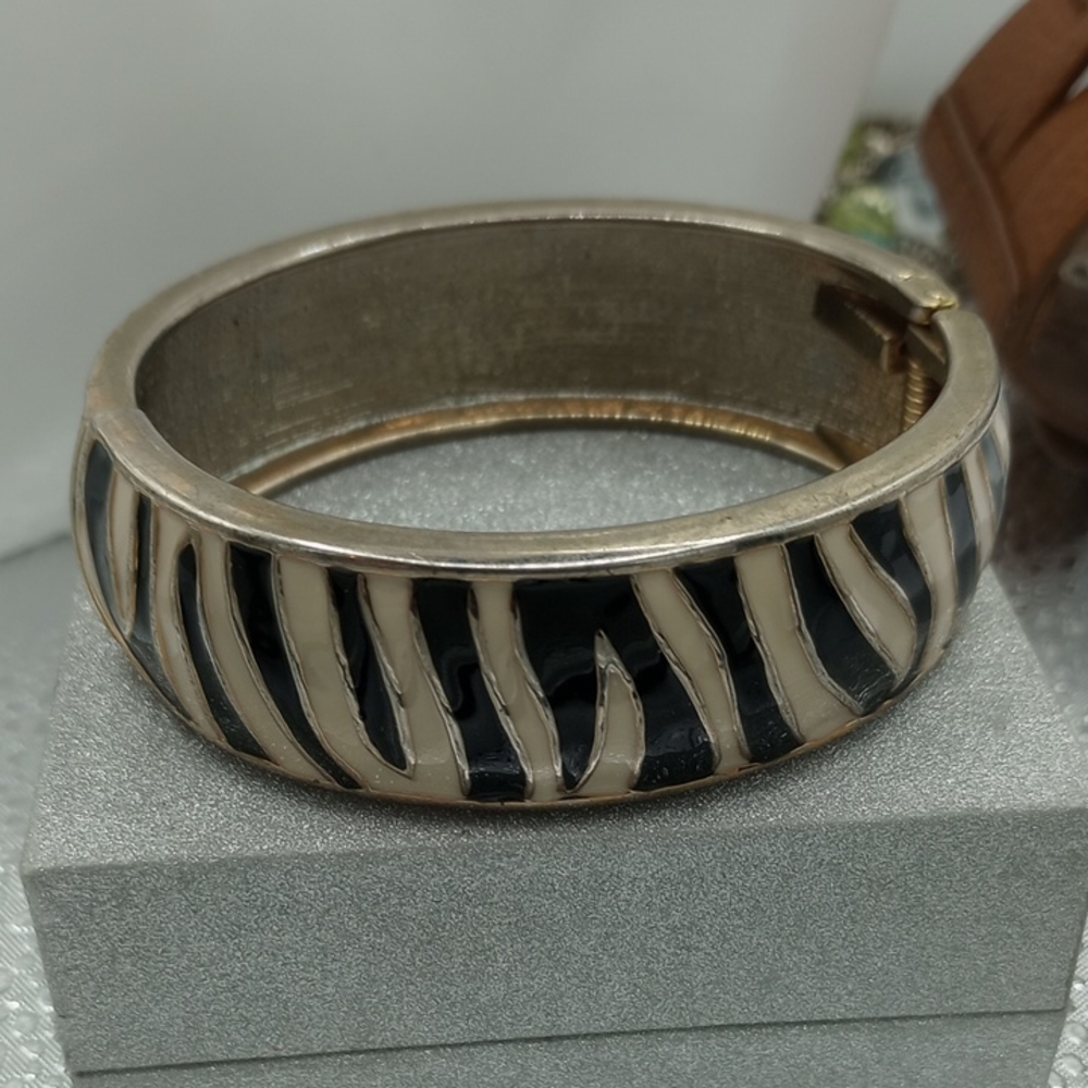 Zebra Pattern Hinge Bangle Bracelet B301 - image 1